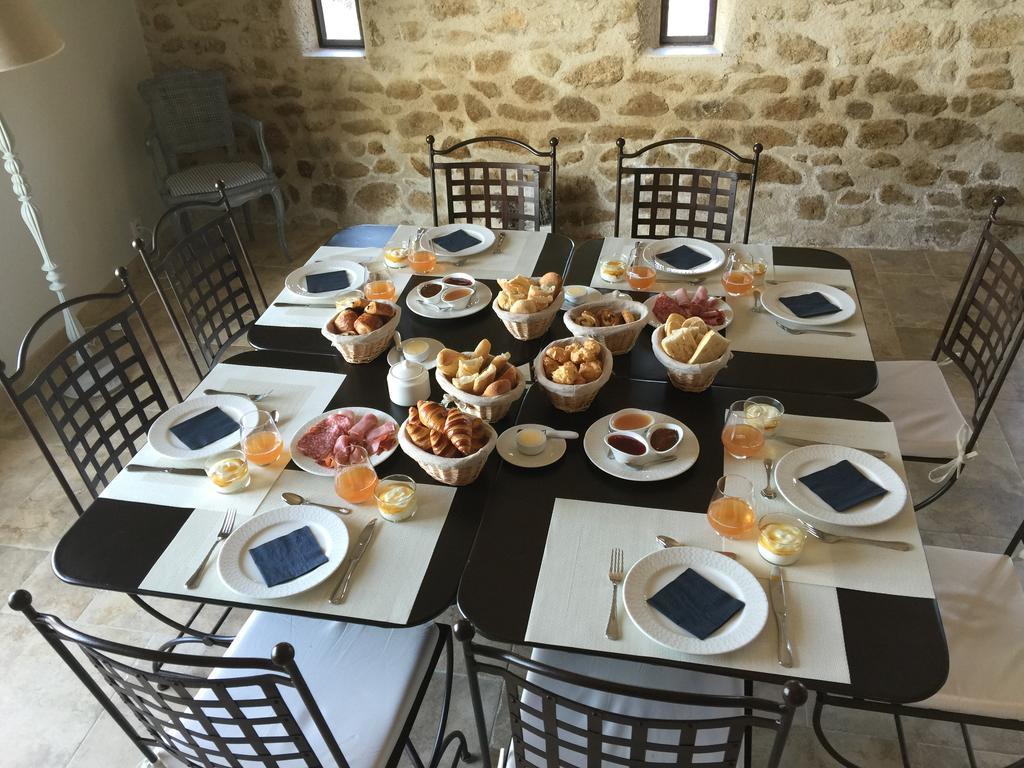 Bed and Breakfast La Rivayne Lourmarin Esterno foto